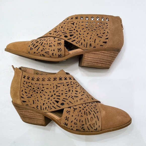 Carlos by Carlos Santana Miranda Brulee Tan Laser Cut Suede Ankle Bootie Sz: 9.5 - Picture 13 of 13